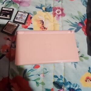 Pink Nintendo DS Lite